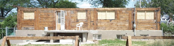 La maison a d'abord été complètement dégarnie. © Richard Price
