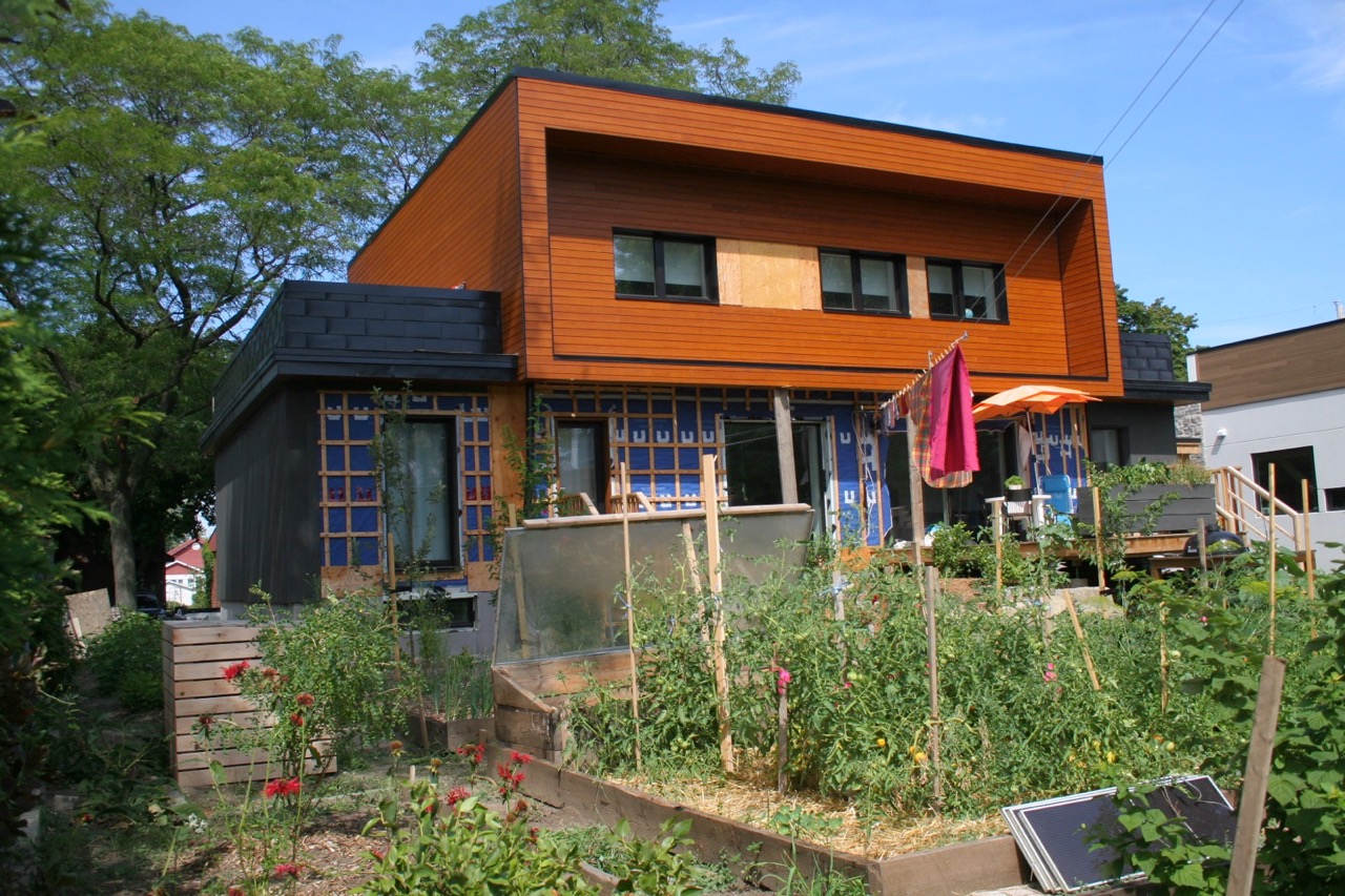 Un étage a été ajouté et la toiture fut complètement reconstruite.