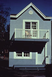 Avi Friedman fut l'un des concepteurs de la Maison évolutive, étroite et abordable, construite à des milliers d'exemplaire.