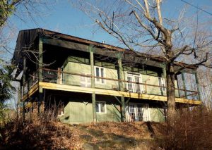 Intérieur : 24,4 C et 65 % HR partie supérieure de la maison. »